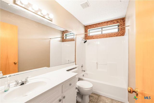 223 Spur Drive, Victoria, TX 77904