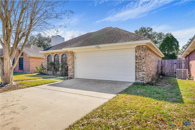 223 Spur Drive, Victoria, TX 77904
