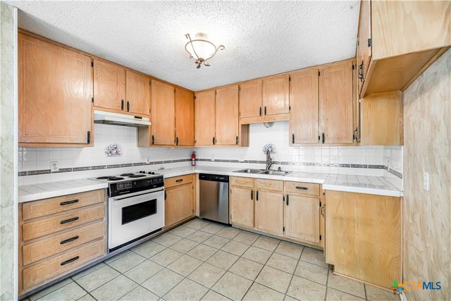 223 Spur Drive, Victoria, TX 77904