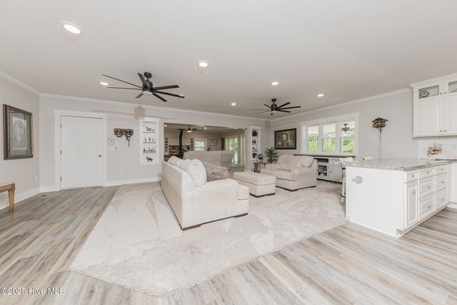 2118 Old Savannah Road, Burgaw, NC 28425