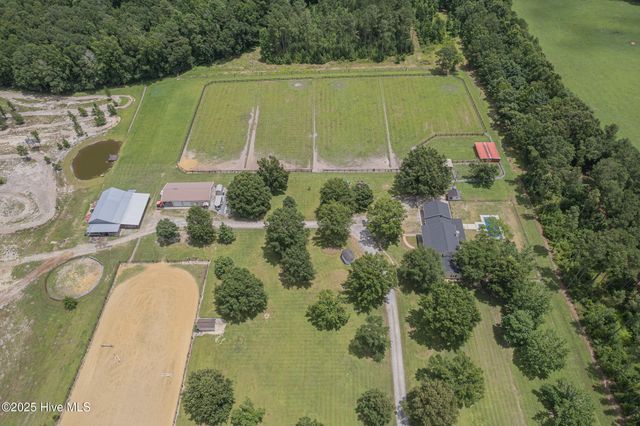 2118 Old Savannah Road, Burgaw, NC 28425
