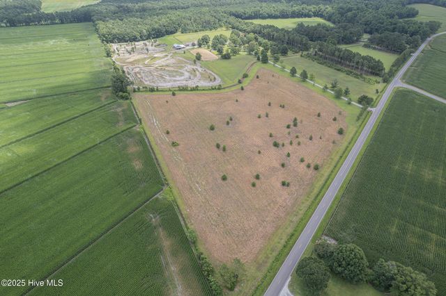 2118 Old Savannah Road, Burgaw, NC 28425
