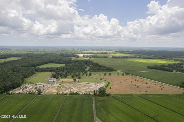 2118 Old Savannah Road, Burgaw, NC 28425