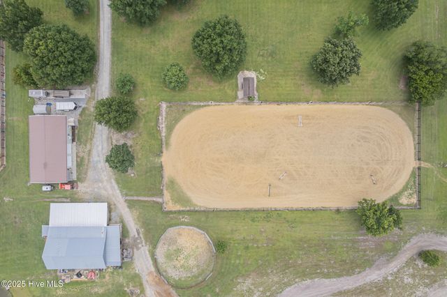 2118 Old Savannah Road, Burgaw, NC 28425