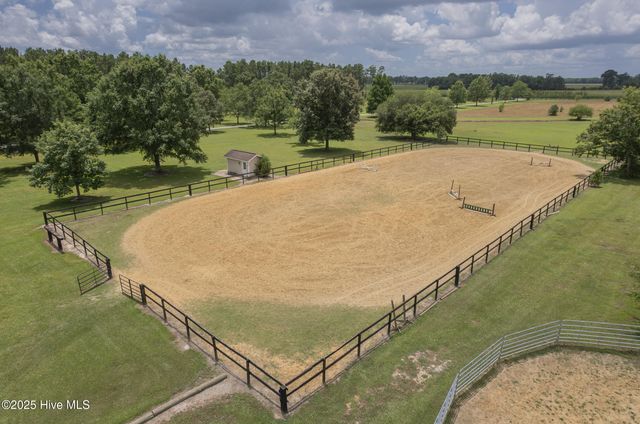 2118 Old Savannah Road, Burgaw, NC 28425