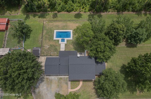 2118 Old Savannah Road, Burgaw, NC 28425