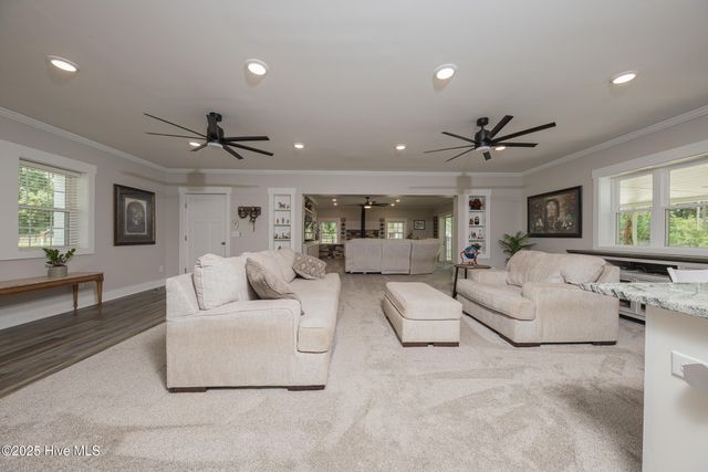 2118 Old Savannah Road, Burgaw, NC 28425
