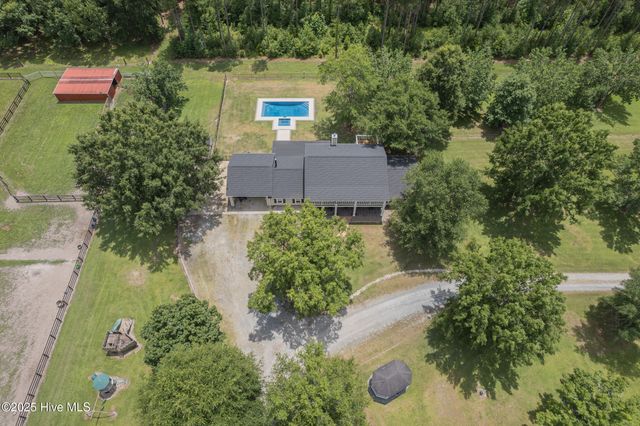2118 Old Savannah Road, Burgaw, NC 28425