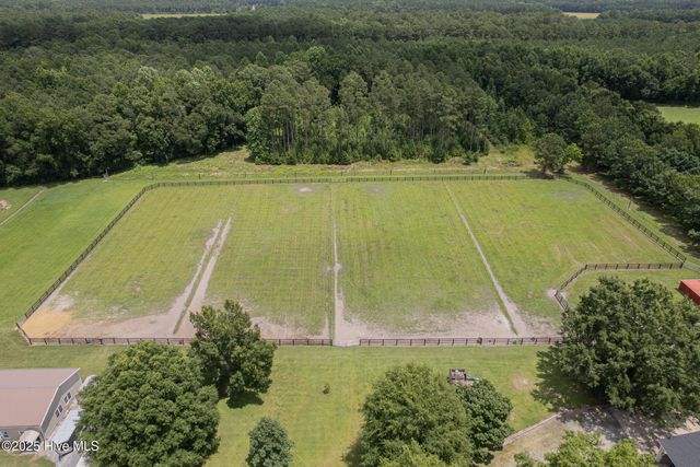 2118 Old Savannah Road, Burgaw, NC 28425