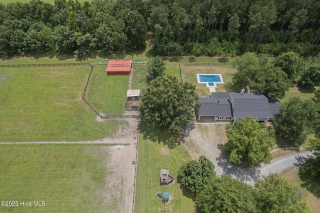 2118 Old Savannah Road, Burgaw, NC 28425