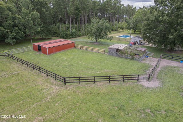 2118 Old Savannah Road, Burgaw, NC 28425