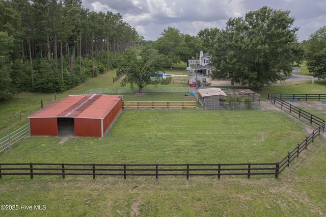 2118 Old Savannah Road, Burgaw, NC 28425
