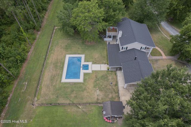 2118 Old Savannah Road, Burgaw, NC 28425