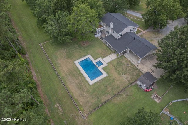 2118 Old Savannah Road, Burgaw, NC 28425