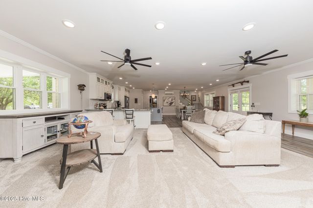 2118 Old Savannah Road, Burgaw, NC 28425