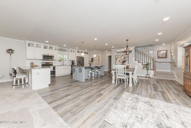 2118 Old Savannah Road, Burgaw, NC 28425