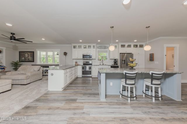 2118 Old Savannah Road, Burgaw, NC 28425