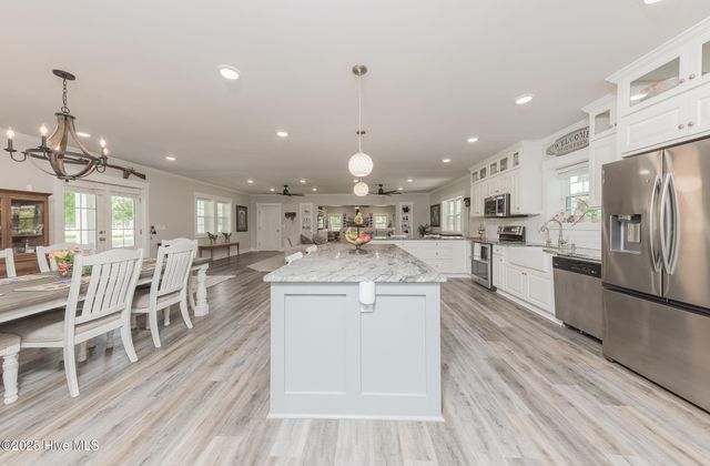 2118 Old Savannah Road, Burgaw, NC 28425