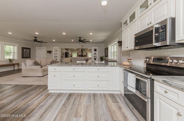 2118 Old Savannah Road, Burgaw, NC 28425