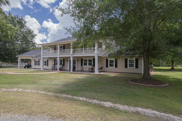 2118 Old Savannah Road, Burgaw, NC 28425
