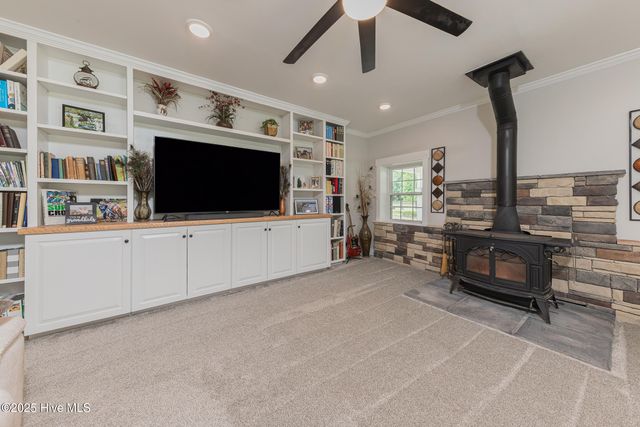 2118 Old Savannah Road, Burgaw, NC 28425