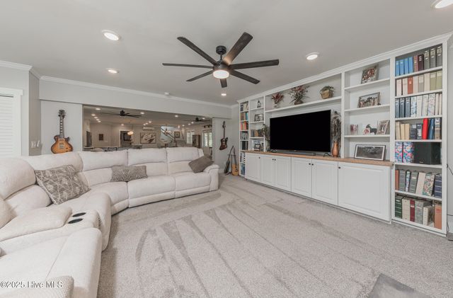 2118 Old Savannah Road, Burgaw, NC 28425