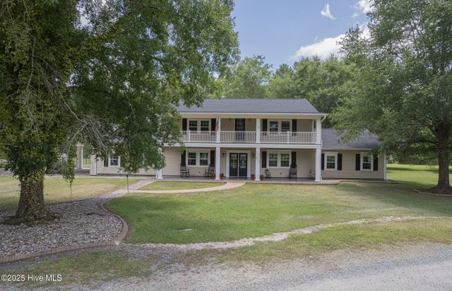 2118 Old Savannah Road, Burgaw, NC 28425