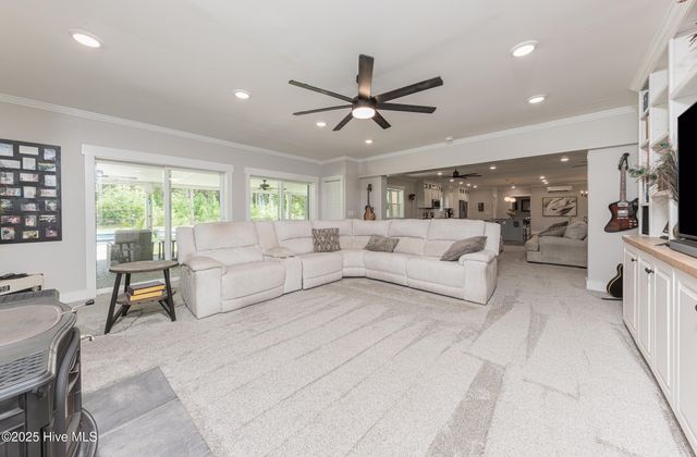 2118 Old Savannah Road, Burgaw, NC 28425