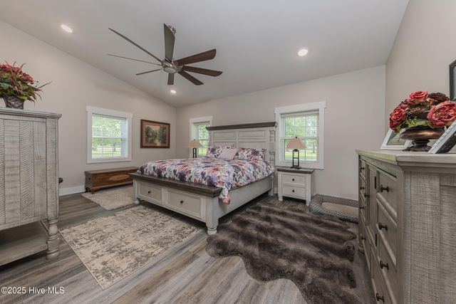 2118 Old Savannah Road, Burgaw, NC 28425