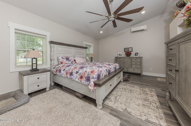 2118 Old Savannah Road, Burgaw, NC 28425