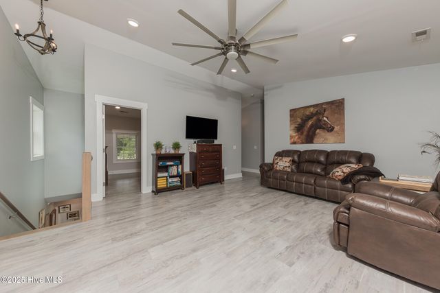 2118 Old Savannah Road, Burgaw, NC 28425