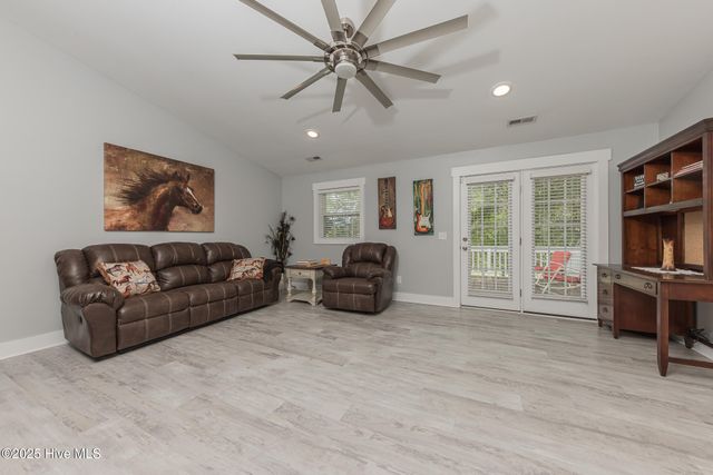 2118 Old Savannah Road, Burgaw, NC 28425