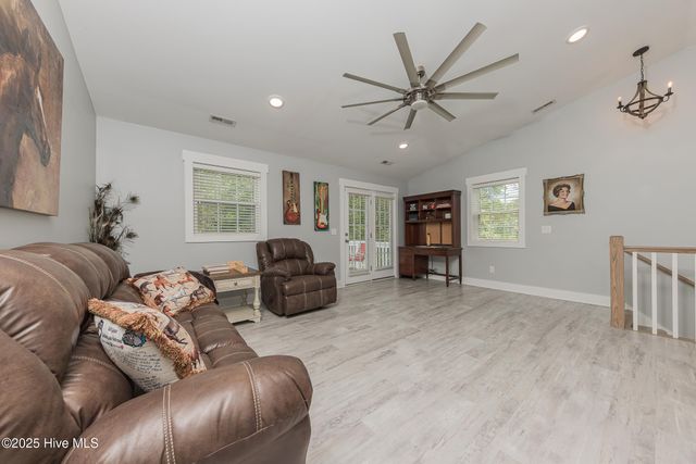 2118 Old Savannah Road, Burgaw, NC 28425