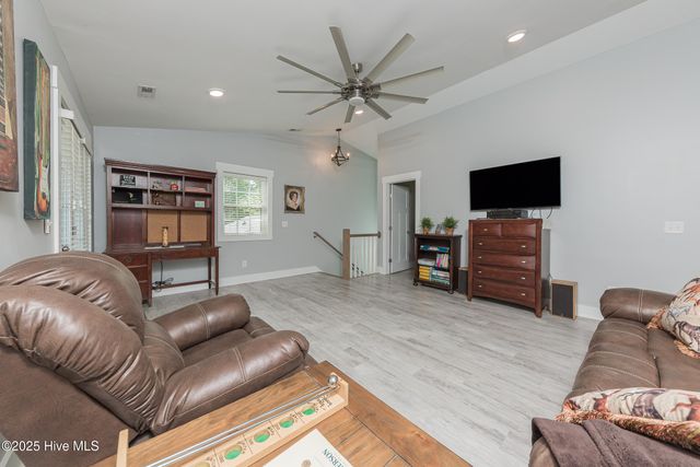 2118 Old Savannah Road, Burgaw, NC 28425