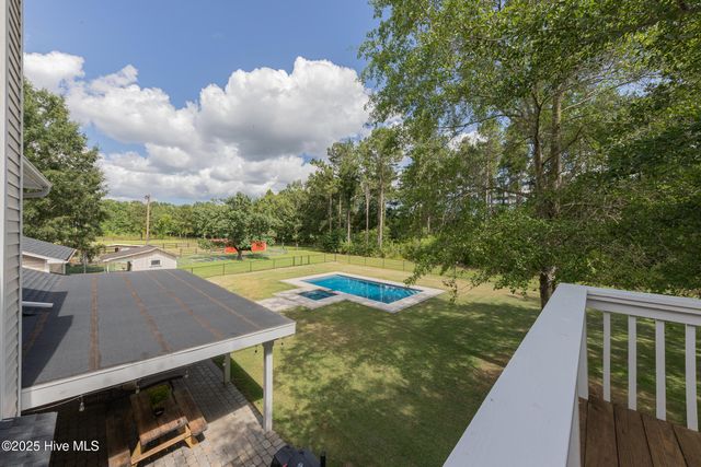 2118 Old Savannah Road, Burgaw, NC 28425