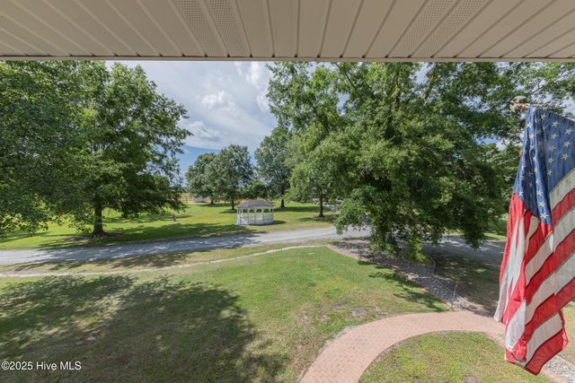 2118 Old Savannah Road, Burgaw, NC 28425