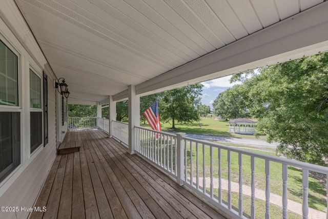 2118 Old Savannah Road, Burgaw, NC 28425