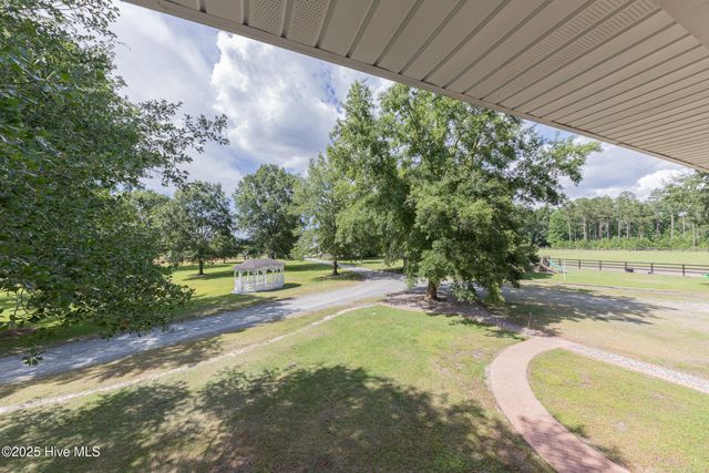 2118 Old Savannah Road, Burgaw, NC 28425