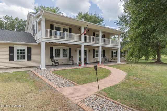 2118 Old Savannah Road, Burgaw, NC 28425