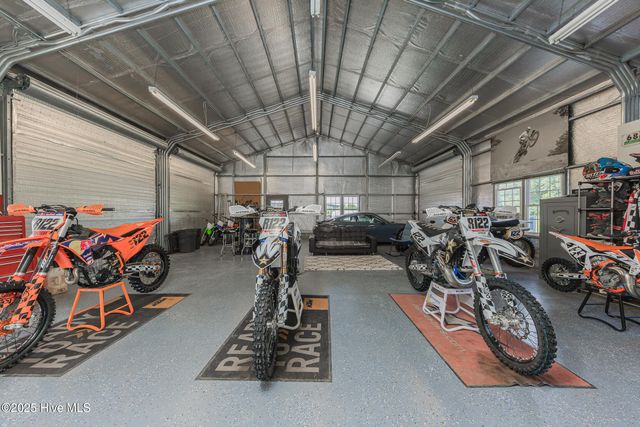 2118 Old Savannah Road, Burgaw, NC 28425