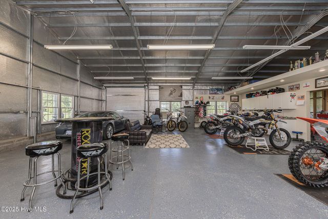 2118 Old Savannah Road, Burgaw, NC 28425