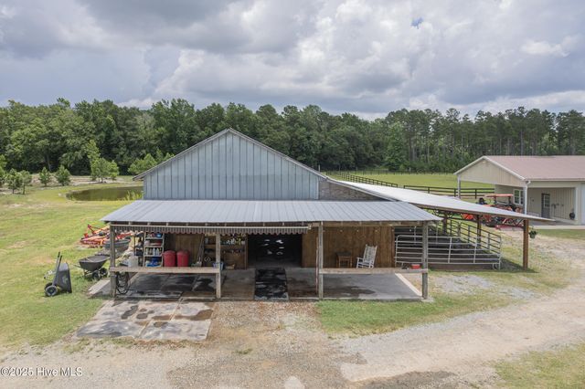 2118 Old Savannah Road, Burgaw, NC 28425