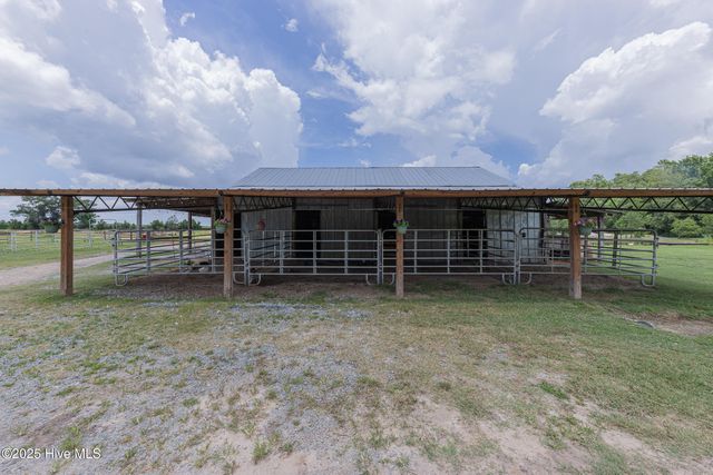 2118 Old Savannah Road, Burgaw, NC 28425