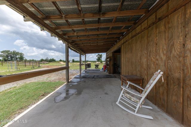 2118 Old Savannah Road, Burgaw, NC 28425