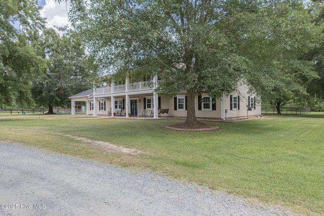 2118 Old Savannah Road, Burgaw, NC 28425