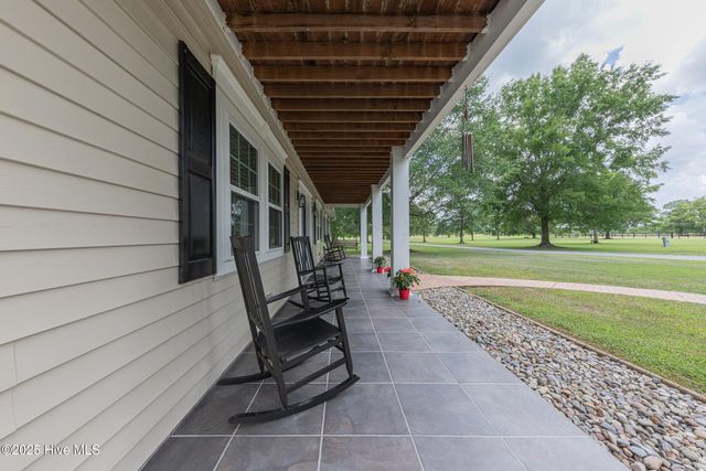 2118 Old Savannah Road, Burgaw, NC 28425