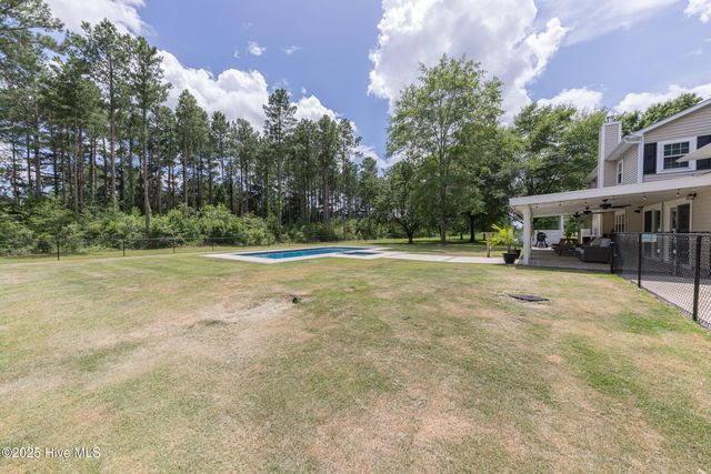 2118 Old Savannah Road, Burgaw, NC 28425