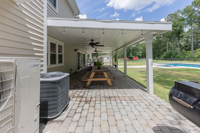 2118 Old Savannah Road, Burgaw, NC 28425