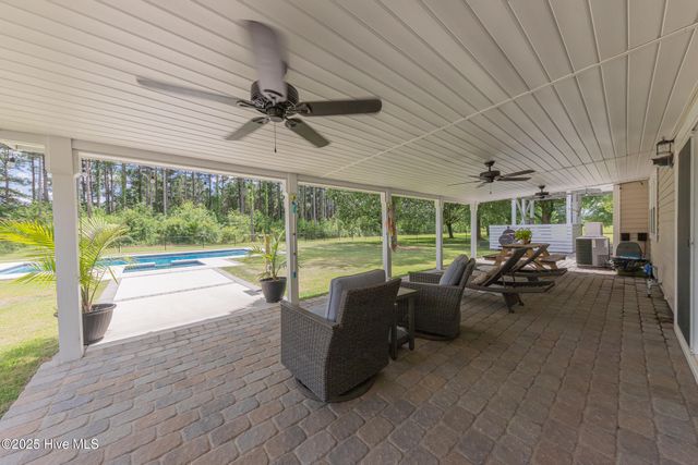 2118 Old Savannah Road, Burgaw, NC 28425
