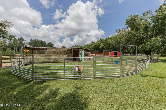 2118 Old Savannah Road, Burgaw, NC 28425